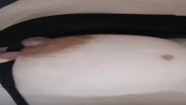 Cewek Panlok Pamer BH CD Hitam Memek Basah